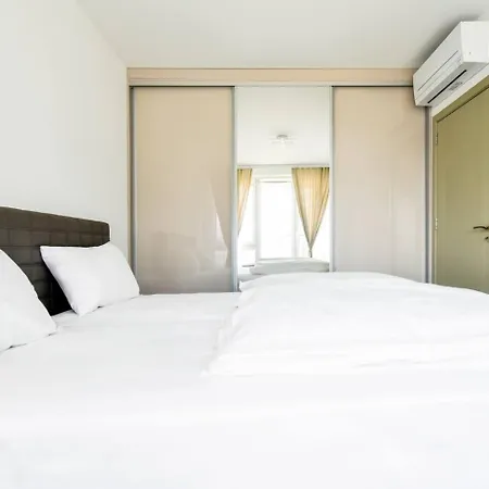 Nomad Friendly Modern Complex Next To Metro شقة