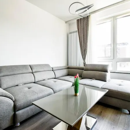 Nomad Friendly Modern Complex Next To Metro شقة