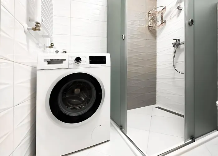 Nomad Friendly Modern Complex Next To Metro *