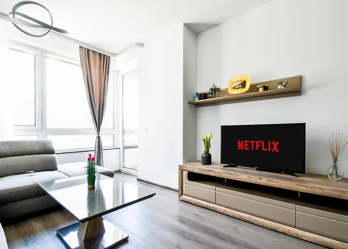 Nomad Friendly Modern Complex Next To Metro