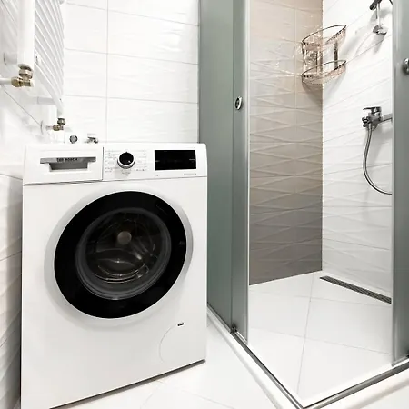 Nomad Friendly Modern Complex Next To Metro *