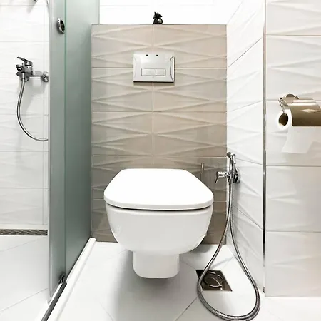 Nomad Friendly Modern Complex Next To Metro *