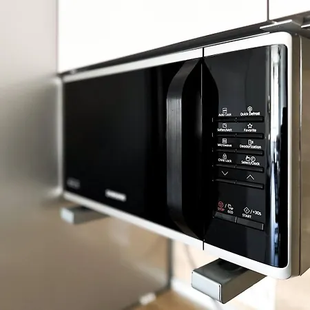 Nomad Friendly Modern Complex Next To Metro