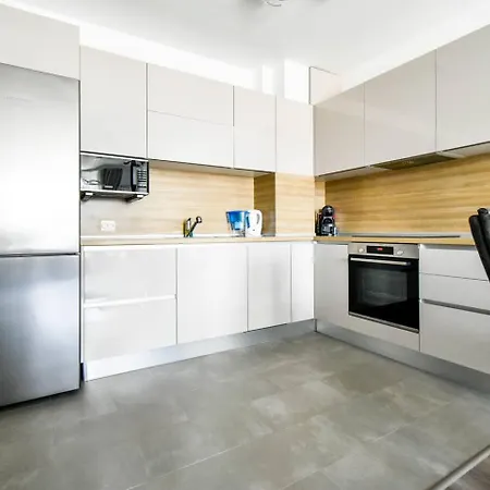 Nomad Friendly Modern Complex Next To Metro Appartamento *
