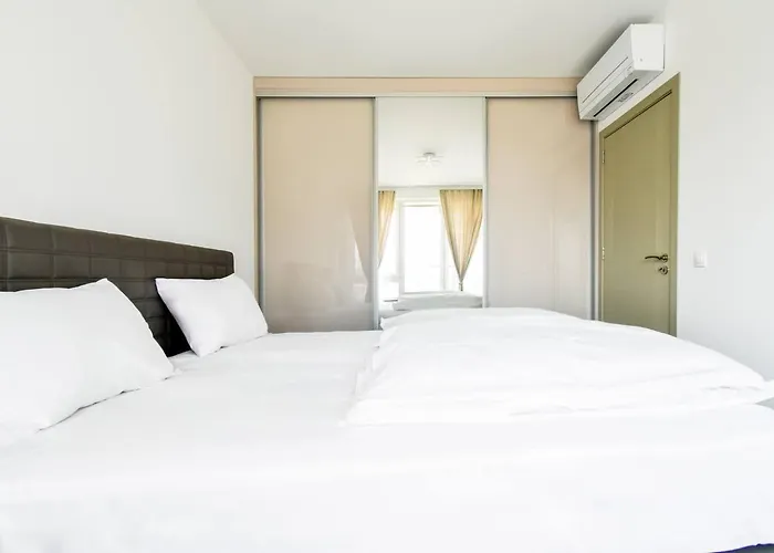 Nomad Friendly Modern Complex Next To Metro Apartmán