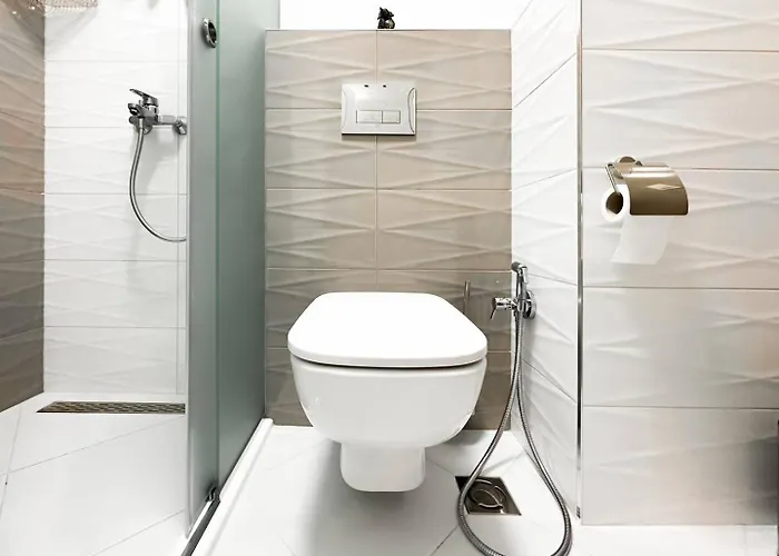 Nomad Friendly Modern Complex Next To Metro *