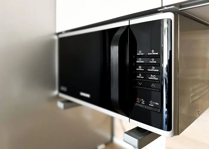 Nomad Friendly Modern Complex Next To Metro