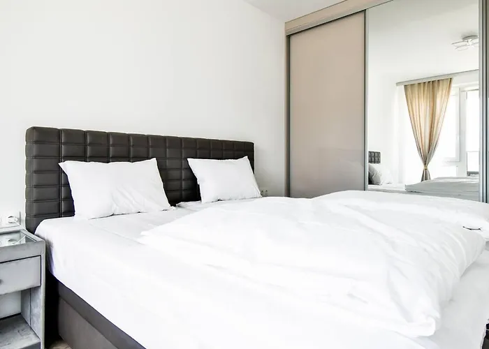 Nomad Friendly Modern Complex Next To Metro * Sofie